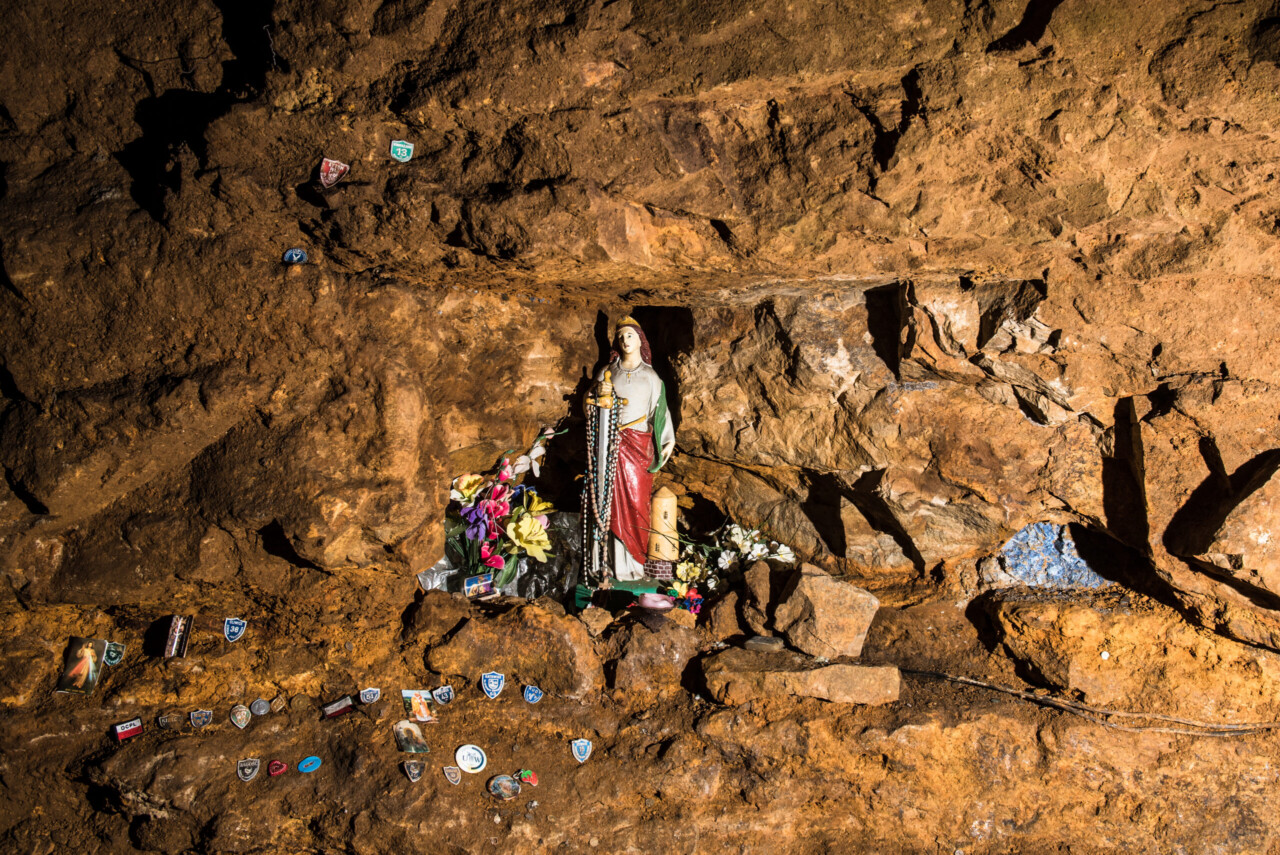 Figura świętej Barbary w podziemiach Kopalni Srebra