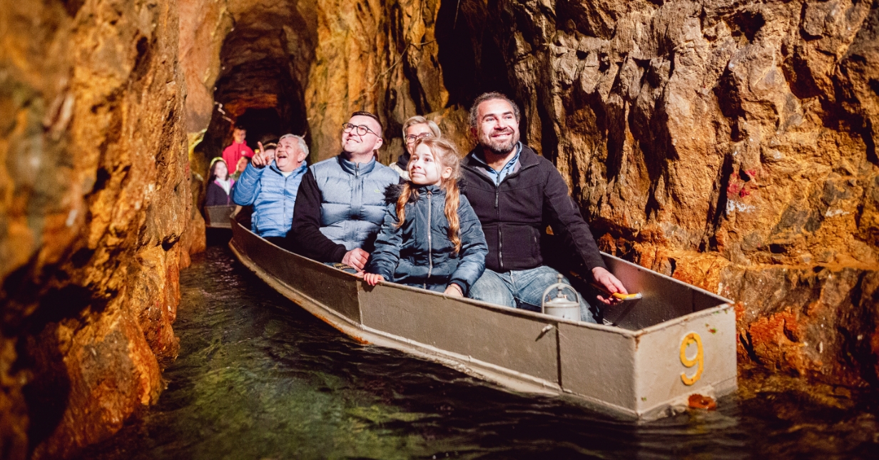 PODZIEMNY PRZEPŁYW ŁODZIAMI – WODA, SKAŁY, GÓRNICZE LEGENDY