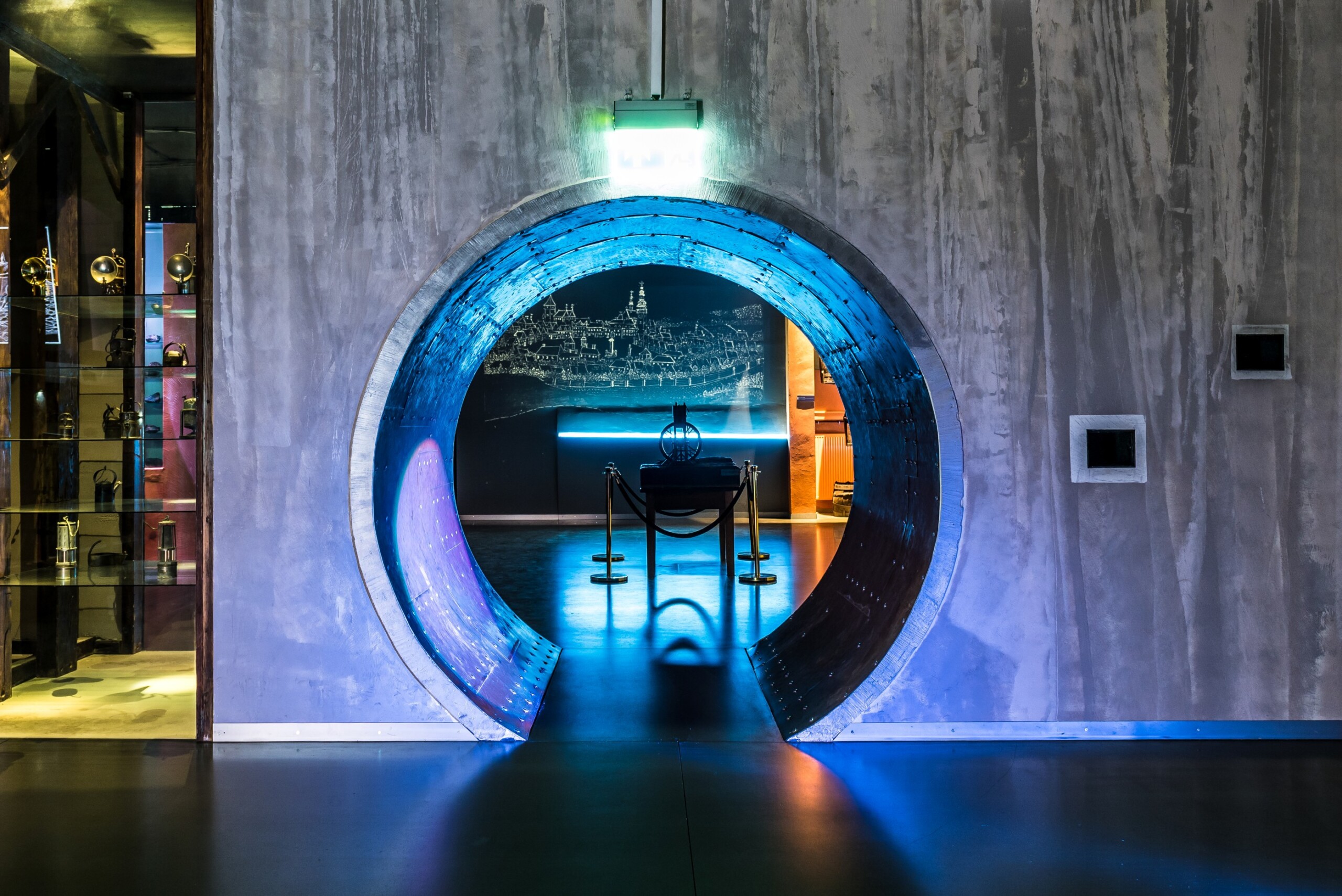 Nowoczesne wnętrze muzeum multimedialnego